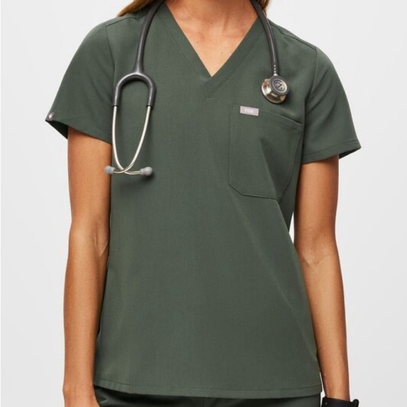 Figs Tops - NWT Figs Scrub Top